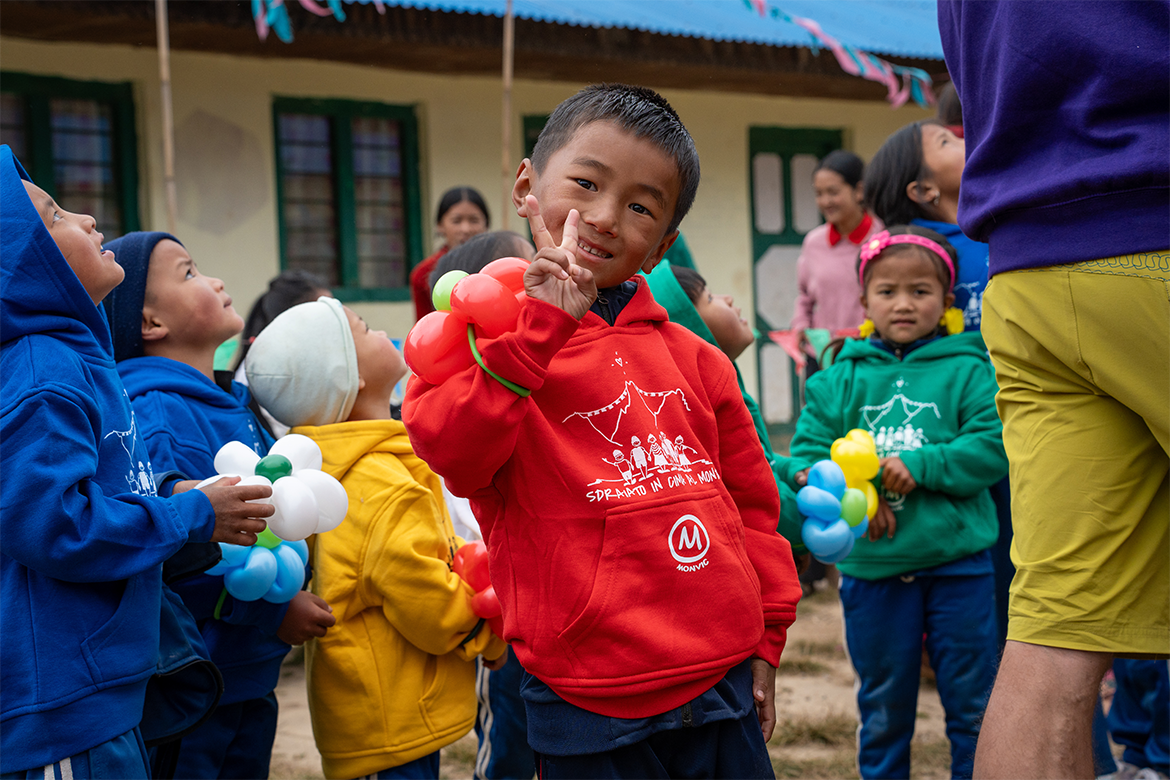 Smiles and solidarity: Monvic sweatshirts for the school in Nepal